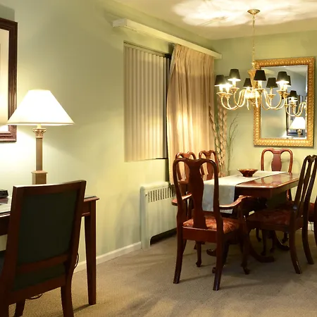 Rosellen Suites At Stanley Park-2