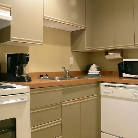 Rosellen Suites At Stanley Park-2